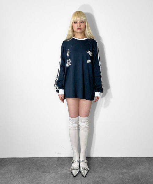MATU:TA（マトゥータ）の「【スポーツライクデザイン】ユニフォーム風ロングTシャツ / オーバーサイズロンT スポーツmix 華奢見え ラウンドネック ゆったり レタリング カジュアル 海外ガール ストリート 長袖 3カラー ホワイト ブラック ネイビー（Tシャツ/カットソー・レディース・ホワイト/ネイビー/ブラック・FREE）」の9枚目の写真