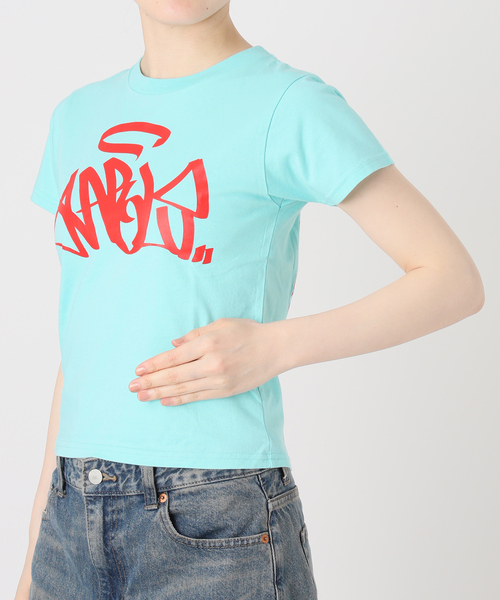 Oriens JOURNAL STANDARD（オリエンス ジャーナルスタンダード）の「グラフィティプリント TEE（Tシャツ/カットソー・レディース・ブルー/アーミー・MEDIUM/SMALL）」の16枚目の写真
