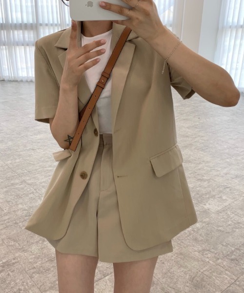 Aelina(エリナ)の「半袖スーツジャケットショートパンツセットアップ(セットアップ・レディース・ブラック/ベージュ/グレー/モカ・FREE)」の9枚目の写真