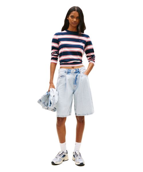 tommy jeans(トミー ジーンズ)の「ライトブルータックショートジーンズ(デニムパンツ・レディース・インディゴブルー・25inch/26inch/27inch)」の5枚目の写真