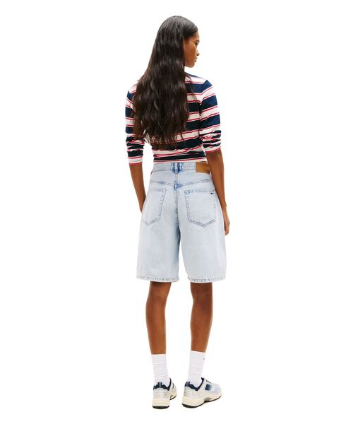 tommy jeans(トミー ジーンズ)の「ライトブルータックショートジーンズ(デニムパンツ・レディース・インディゴブルー・25inch/26inch/27inch)」の4枚目の写真