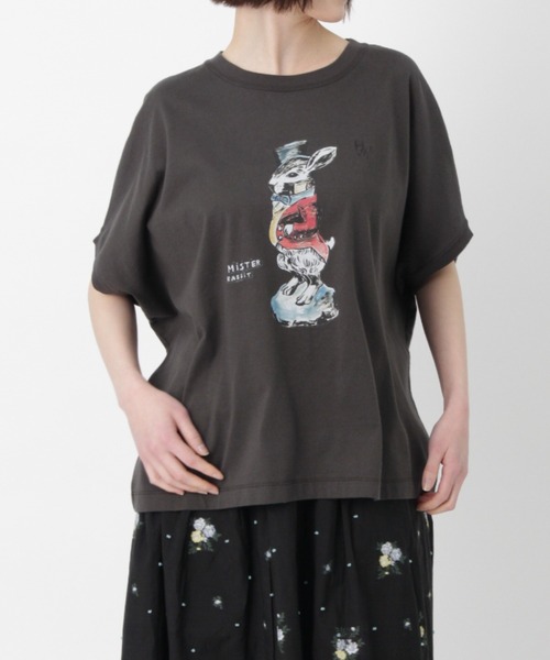 H.A.K(ハク)の「H.A.K×ナタリー・レテ スワイー天竺「MISTER RABBiT」ドルマンTシャツ(Tシャツ/カットソー・レディース・チャコール/オフホワイト・FREE)」の2枚目の写真