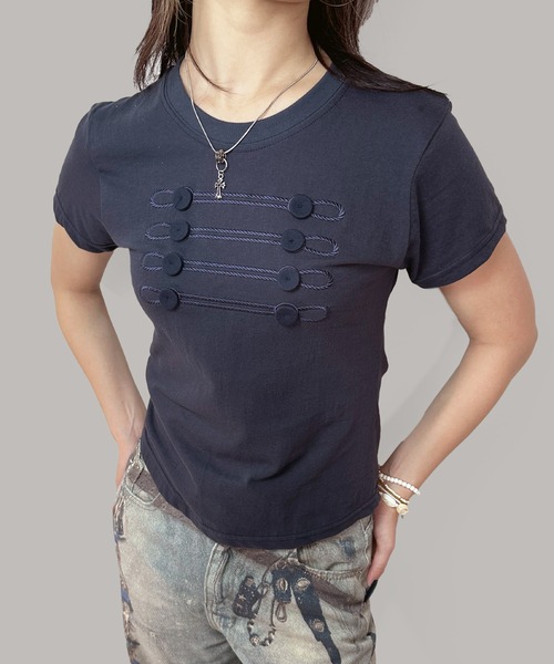 MATU:TA(マトゥータ)の「【新色追加!】ナポレオンスリムフィットTシャツ / ダブルボタン 海外ガール カジュアル トレンド 刺繍 ボタン ショート丈 半袖 3カラー ブルー ネイビー ホワイト ピンク 綿 差し色(Tシャツ/カットソー・レディース・ネイビー/ホワイト/ブルー/ピンク・FREE)」の14枚目の写真