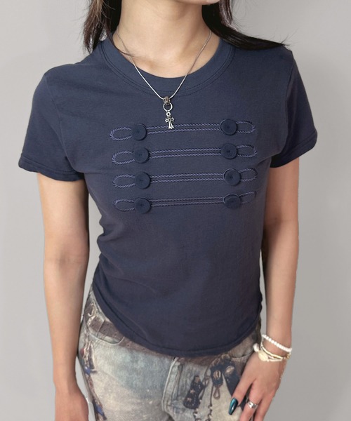 MATU:TA(マトゥータ)の「【新色追加!】ナポレオンスリムフィットTシャツ / ダブルボタン 海外ガール カジュアル トレンド 刺繍 ボタン ショート丈 半袖 3カラー ブルー ネイビー ホワイト ピンク 綿 差し色(Tシャツ/カットソー・レディース・ネイビー/ホワイト/ブルー/ピンク・FREE)」の22枚目の写真