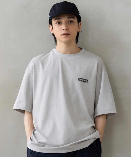 +phenix(プラスフェニックス)の「+phenix(プラスフェニックス)Outlast SKIING PHOTO GRAPHIC SHORT SLEEVE TEE / スキー フォトグラフィック ショートスリーブTシャツ(Tシャツ/カットソー・メンズ・ホワイト/グレー/ブラック・M/L)」の3枚目の写真