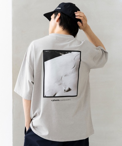 +phenix(プラスフェニックス)の「+phenix(プラスフェニックス)Outlast SKIING PHOTO GRAPHIC SHORT SLEEVE TEE / スキー フォトグラフィック ショートスリーブTシャツ(Tシャツ/カットソー・メンズ・ホワイト/グレー/ブラック・M/L)」の22枚目の写真