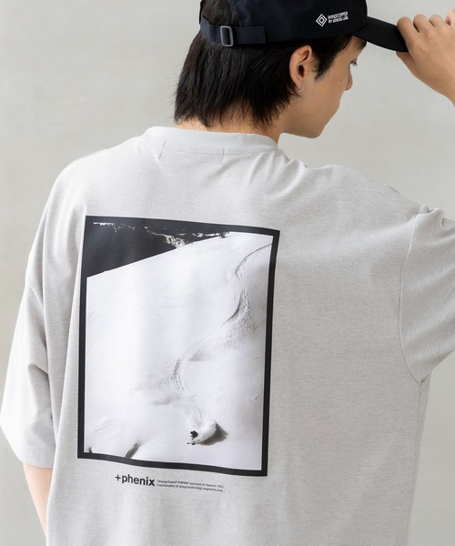 +phenix(プラスフェニックス)の「+phenix(プラスフェニックス)Outlast SKIING PHOTO GRAPHIC SHORT SLEEVE TEE / スキー フォトグラフィック ショートスリーブTシャツ(Tシャツ/カットソー・メンズ・ホワイト/グレー/ブラック・M/L)」の21枚目の写真