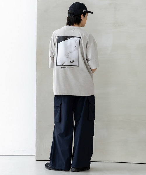 +phenix(プラスフェニックス)の「+phenix(プラスフェニックス)Outlast SKIING PHOTO GRAPHIC SHORT SLEEVE TEE / スキー フォトグラフィック ショートスリーブTシャツ(Tシャツ/カットソー・メンズ・ホワイト/グレー/ブラック・M/L)」の16枚目の写真