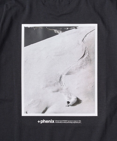 +phenix(プラスフェニックス)の「+phenix(プラスフェニックス)Outlast SKIING PHOTO GRAPHIC SHORT SLEEVE TEE / スキー フォトグラフィック ショートスリーブTシャツ(Tシャツ/カットソー・メンズ・ホワイト/グレー/ブラック・M/L)」の8枚目の写真