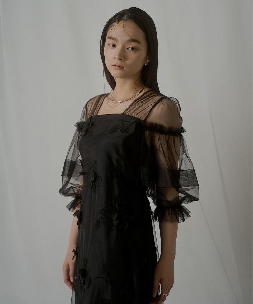 LE'RURE(リルアー)の「Flower motif puffsleeve dress(ドレス・レディース・グレー/ブラック・M-Long/MEDIUM/SMALL)」の2枚目の写真