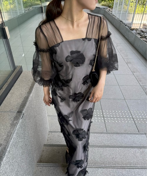 LE'RURE(リルアー)の「Flower motif puffsleeve dress(ドレス・レディース・グレー/ブラック・M-Long/MEDIUM/SMALL)」の3枚目の写真