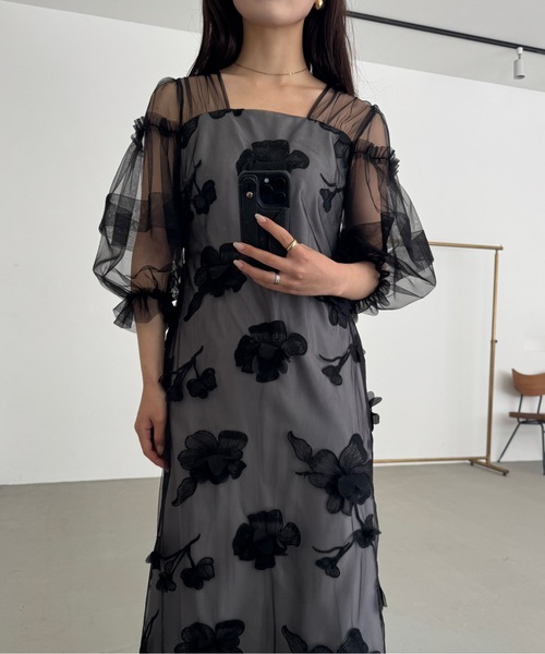 LE'RURE(リルアー)の「Flower motif puffsleeve dress(ドレス・レディース・グレー/ブラック・M-Long/MEDIUM/SMALL)」の4枚目の写真