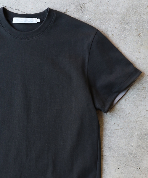 SLOWACID（スローアシッド）の「SA REFINED FLIP-CUFF SEMI-CROP TEE [BLACK]（Tシャツ/カットソー・レディース・その他・SMALL/MEDIUM/LARGE/X-LARGE）」の4枚目の写真