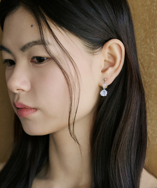 MERRYMOTIVE（メリーモチーブ）の「Clear and silver drop earring（ピアス（両耳用）・レディース・その他・FREE）」の2枚目の写真