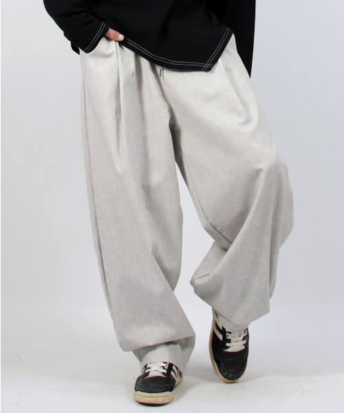 DEMARC(ドゥマーク)の「M Grunge washing side one tuck curved wide pants Gray(その他パンツ・メンズ・グレー・MEDIUM/LARGE)」の3枚目の写真