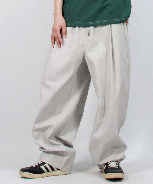 DEMARC(ドゥマーク)の「M Grunge washing side one tuck curved wide pants Gray(その他パンツ・メンズ・グレー・MEDIUM/LARGE)」の5枚目の写真