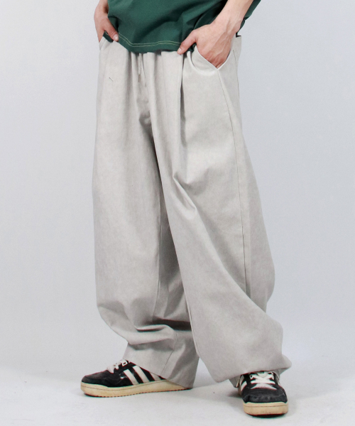 DEMARC(ドゥマーク)の「M Grunge washing side one tuck curved wide pants Gray(その他パンツ・メンズ・グレー・MEDIUM/LARGE)」の6枚目の写真