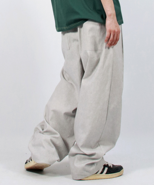 DEMARC(ドゥマーク)の「M Grunge washing side one tuck curved wide pants Gray(その他パンツ・メンズ・グレー・MEDIUM/LARGE)」の7枚目の写真