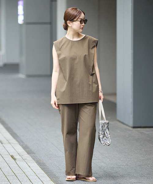 IENA（イエナ）の「《撥水/UVカット/セットアップ対応》撥水UVプロテクト スリットパンツ（その他パンツ・レディース・カーキ/ブラック・36/38）」の19枚目の写真