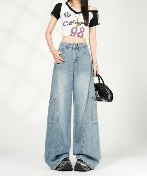 LUCPY(ラクピー)の「カーゴワイドデニムパンツ(デニムパンツ・レディース・ブルー・LARGE/MEDIUM/SMALL/X-SMALL)」の1枚目の写真