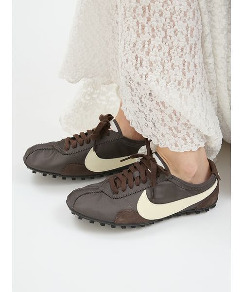 NIKE(ナイキ)の「【NIKE meets emmi】W MOON SHOE OG(スニーカー・レディース・チャコールグレー・25.5/25/24.5/24/23.5/23)」の3枚目の写真