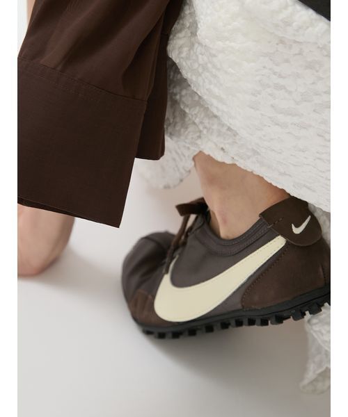 NIKE(ナイキ)の「【NIKE meets emmi】W MOON SHOE OG(スニーカー・レディース・チャコールグレー・25.5/25/24.5/24/23.5/23)」の4枚目の写真