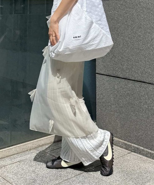 NIKE(ナイキ)の「【NIKE meets emmi】W MOON SHOE OG(スニーカー・レディース・チャコールグレー・25.5/25/24.5/24/23.5/23)」の16枚目の写真
