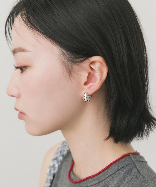 SMELLY(スメリー)の「ドロップドットイヤリング(イヤリング・レディース・ドット・-)」の4枚目の写真