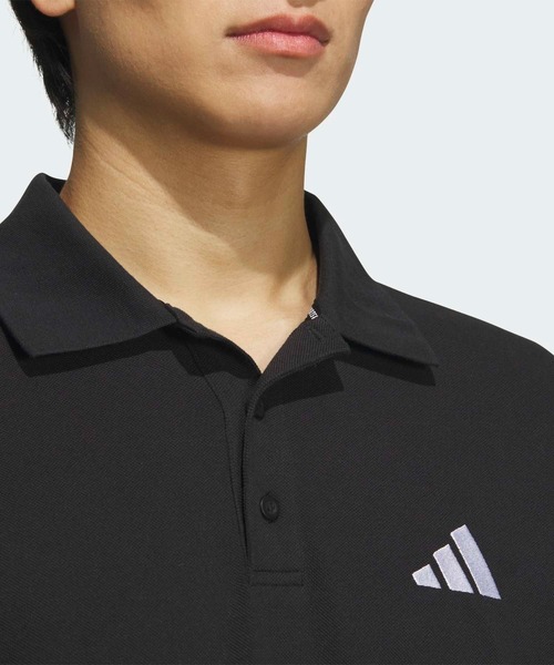 adidas(アディダス)の「エッセンシャルズ プラス ルーズフィット スモールロゴ 半袖ポロシャツ / アディダス adidas(ポロシャツ・メンズ・ブラック・XX-LARGE/3XL/LARGE/MEDIUM/SMALL/X-LARGE)」の3枚目の写真