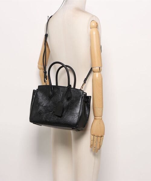 CHARLES & KEITH(チャールズ & キース)の「Ginevra ラージジネヴラ トートバッグ(トートバッグ・レディース・ワインレッド/ブラック・M)」の16枚目の写真