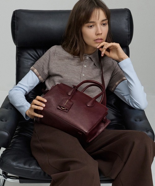CHARLES & KEITH(チャールズ & キース)の「Ginevra ラージジネヴラ トートバッグ(トートバッグ・レディース・ワインレッド/ブラック・M)」の11枚目の写真