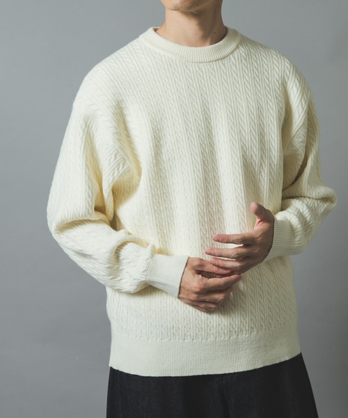 ITEMS URBANRESEARCH(アイテムズ アーバンリサーチ)の「ミニケーブルクルーネックニットプルオーバー(ニット/セーター・メンズ・ブラック/モカ/ホワイト/バーガンディー・MEDIUM/LARGE)」の2枚目の写真