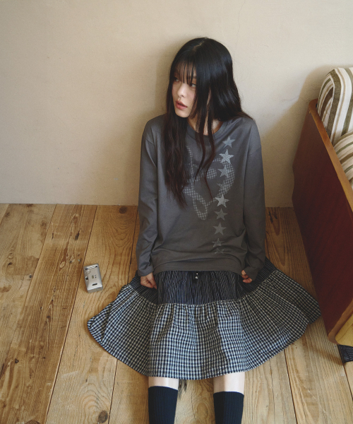 MIHEV(ミヘブ)の「ミュージックノートグラフィック オーバーサイズ ロングスリーブ チャコール(Tシャツ/カットソー・レディース・その他・FREE)」の3枚目の写真