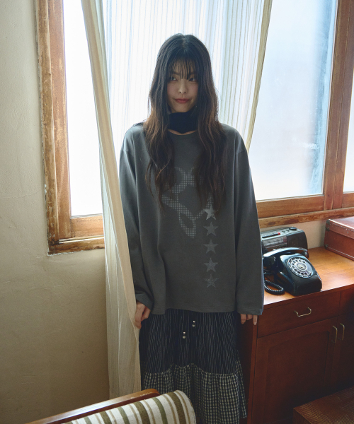 MIHEV(ミヘブ)の「ミュージックノートグラフィック オーバーサイズ ロングスリーブ チャコール(Tシャツ/カットソー・レディース・その他・FREE)」の2枚目の写真