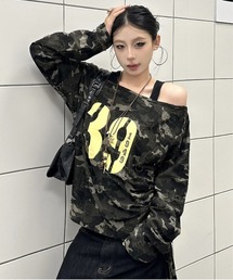 【26年秋冬新作】迷彩柄 ダメージ加工 カラーナンバリングロゴ オフショルカットソー