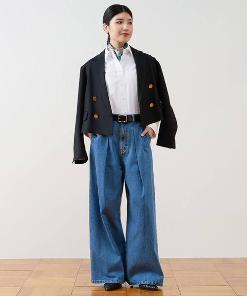 Tiara(ティアラ)の「ワイドタックデニムパンツ(デニムパンツ・レディース・ブラック/ブルー・3/2)」の4枚目の写真