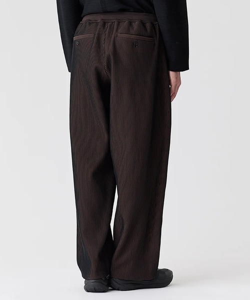CFCL(シーエフシーエル)の「【CFCL】SOFT HYPHA TAPERED CURVED PANTS(その他パンツ・メンズ・ブラック/ブラウン・3/5)」の7枚目の写真