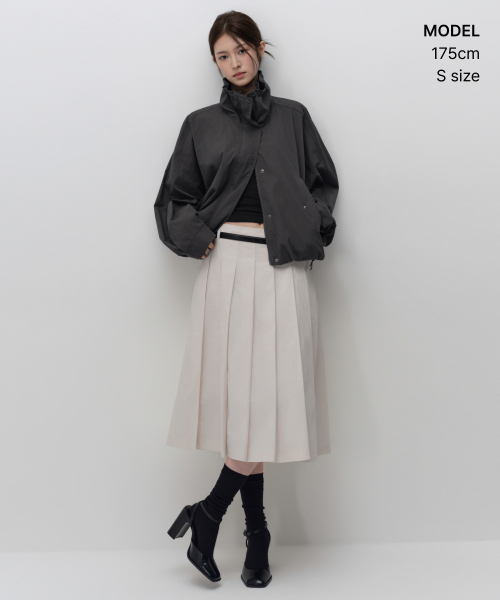 MUSINSA STANDARD WOMAN（ムシンサスタンダードウーマン）の「ウィメンズ CN プリーツ ミディ スカート [ライトベージュ]（スカート・レディース・その他・SMALL/MEDIUM/LARGE/X-SMALL）」の2枚目の写真