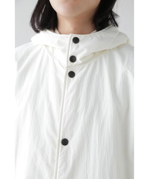 YLEVE(イレーヴ)の「Y / RECYCLE NYLON TAFFETA CO(ダウンジャケット/コート・メンズ・ホワイト/ネイビー・4)」の6枚目の写真