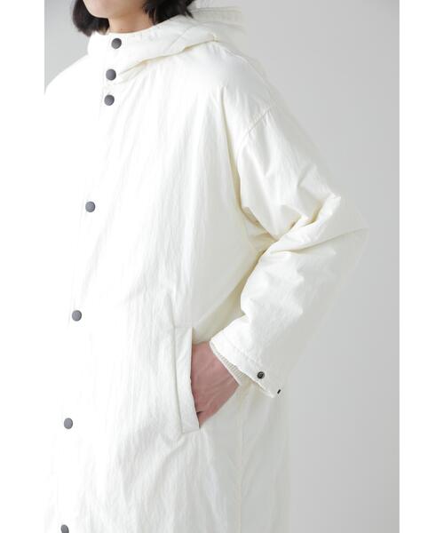 YLEVE(イレーヴ)の「Y / RECYCLE NYLON TAFFETA CO(ダウンジャケット/コート・メンズ・ホワイト/ネイビー・4)」の7枚目の写真