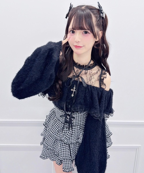 MA*RS(アメーバーマーズ)の「クロスチャーム付きオフショルニット(ニット/セーター・レディース・ブラック/ホワイト/グレー・FREE)」の6枚目の写真