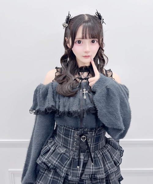 MA*RS(アメーバーマーズ)の「クロスチャーム付きオフショルニット(ニット/セーター・レディース・ブラック/ホワイト/グレー・FREE)」の10枚目の写真