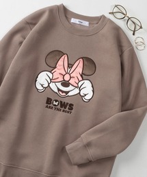 Disney（ディズニー）の「【71】【Disney/ディズニー】ミッキーマウス ミニーマウス クルーネック スウェット/トレーナー/サガラ刺繍/サテンアップリケ/キャラクター/BOXシルエット/裏起毛/レディース（S)（スウェット）」