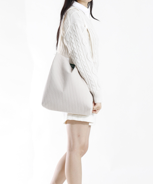 GREEN STUFF(グリーンスタッフ)の「boxy bag 53 - soft quilting soy beige(ショルダーバッグ・レディース・その他・FREE)」の5枚目の写真