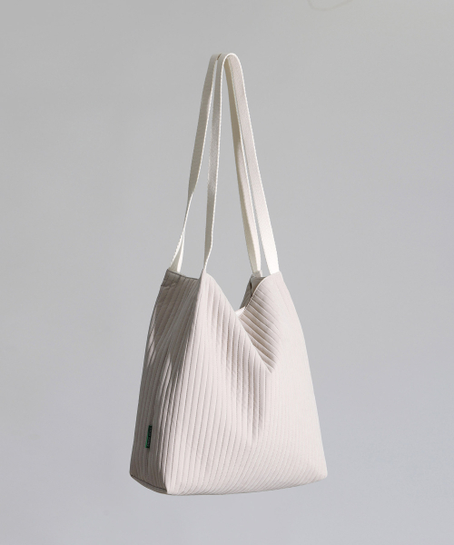 GREEN STUFF(グリーンスタッフ)の「boxy bag 53 - soft quilting soy beige(ショルダーバッグ・レディース・その他・FREE)」の7枚目の写真