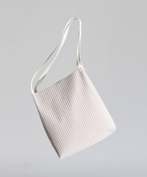 GREEN STUFF(グリーンスタッフ)の「boxy bag 53 - soft quilting soy beige(ショルダーバッグ・レディース・その他・FREE)」の9枚目の写真