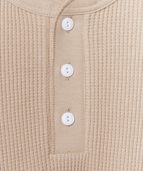 Healthknit(ヘルスニット)の「Healthknit/ヘルスニット LONG SLEEVE HENLEY NECK ロング スリーブ ヘンリー ネック ロンT スリーボタン カジュアル ミニマル ヴィンテージライク メンズ レディース 2026秋冬 秋服 冬服(Tシャツ/カットソー・メンズ・オフホワイト/ブラック/ベージュ・M/L/XL)」の7枚目の写真