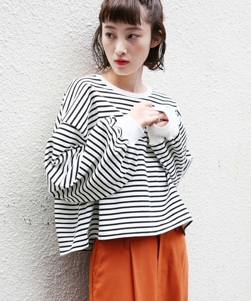 LOWRYS FARM(ローリーズファーム)の「ソデボリュームショートTシャツ 769303(Tシャツ/カットソー・レディース・ホワイト×ブラック/ブラック/オレンジ/パープル・LARGE/MEDIUM)」の2枚目の写真