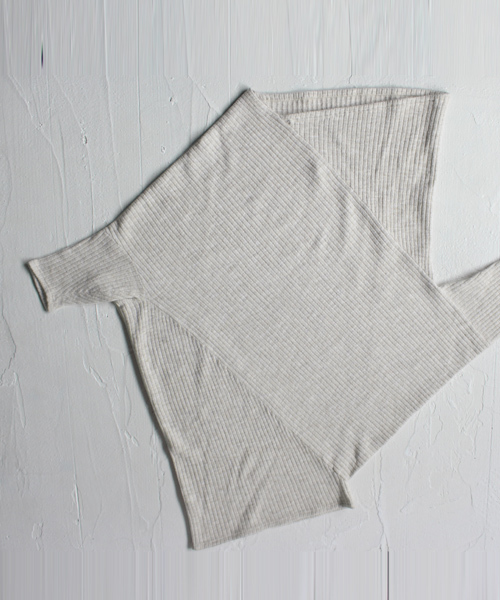 antiqua（アンティカ）の「変形を極めたニットトップス（ニット/セーター・レディース・ブラック/ベージュ/杢グレー・FREE）」の4枚目の写真