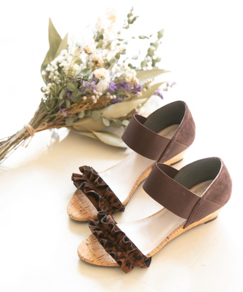 flune（フリューン）の「選べるデザイン フリル シンプル コルク巻き ミドルヒール ゴムストラップ サンダル（サンダル・レディース・グレー系その他/ブルー/グリーン系その他/マジェンタ/イエロー系その他2/ブラック/ベージュ系その他/ネイビー/ブルー系その他2/イエロー系その他/グレー/レッド系その他/グレイッシュベージュ/ブルー系その他/ブラック系その他/グリーン/その他/レオパード・SS/LL/M/L/S/3L）」の18枚目の写真